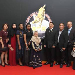 Golden-Bull-Awards-2018-4-300x300xc  
